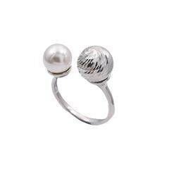 Кольцо Disco из серебра 925 с жемчугом и покрытием белым родием, фотография — Stile.me