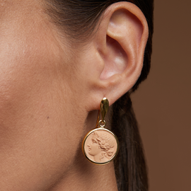 Серьги Dionysus бежевые из бронзы с покрытием желтым золотом, фотография — Stile.me